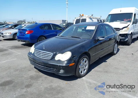 2005 Mercedes-Benz C 320 Luxury 4Matic z USA, uszkodzony, nr VIN WDBRF84J05F655379